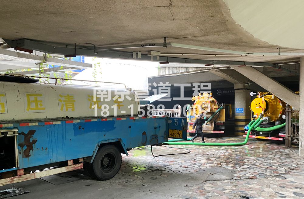 273桃园居商场地下室污水清理