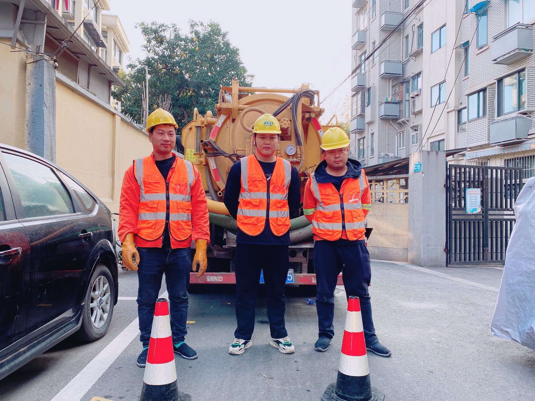 桃园居南京某小区管道清淤检测施工